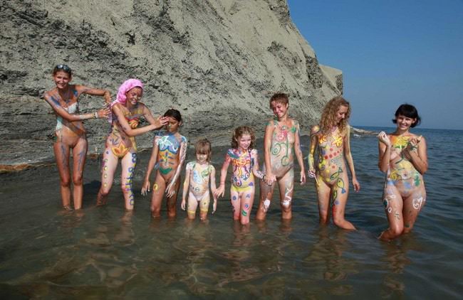 Family nudism gallery photo - Purenudism [Sunny Beach Mediterranean Sea] [ヌーディズムについて学ぶ]