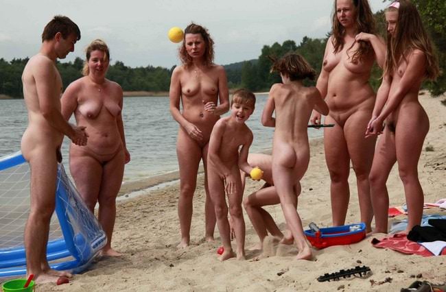 Family nudism purenudism outdoor [Games Outdoors] [ヌーディズムについて学ぶ]