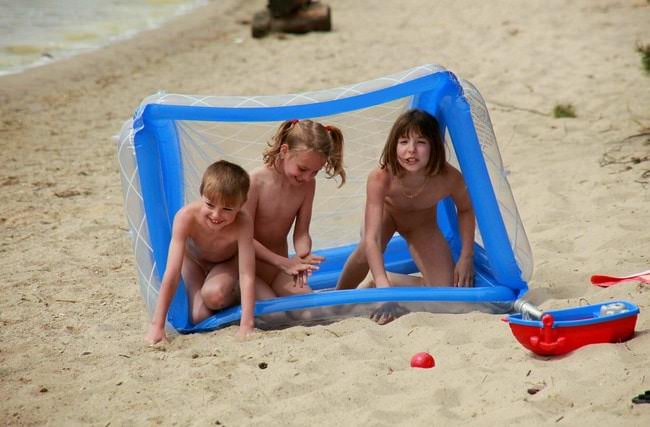 Family nudism purenudism outdoor [Games Outdoors] [ヌーディズムについて学ぶ]