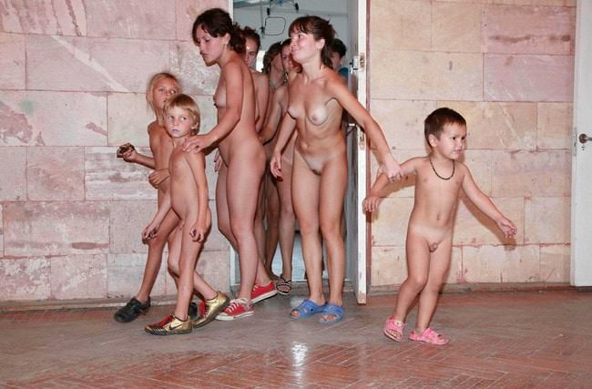 Family nudism photo Purenudism gallery [Bare adventures] [ヌーディズムについて学ぶ]