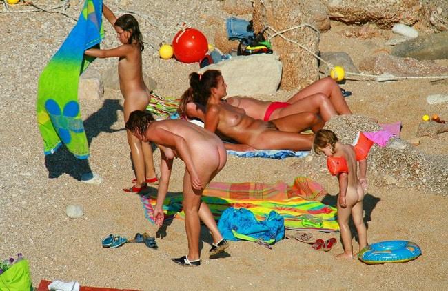 Premium gallery family nudism [sunny Beach] [ヌーディズムについて学ぶ]