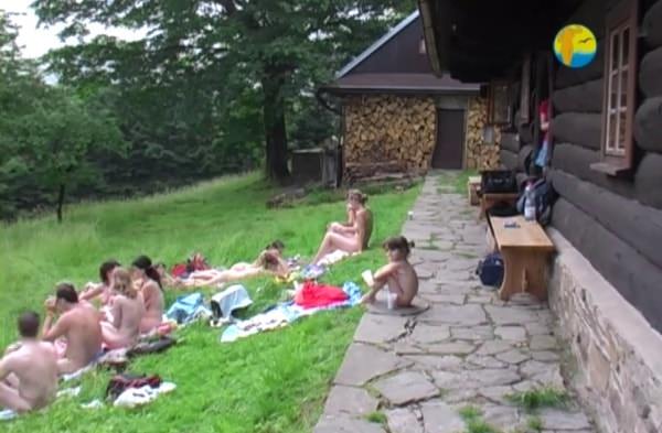 In The Sun - new family nudism video [960x720 | 00:55:00 | 1.2 GB] [ヌーディズムについて学ぶ]