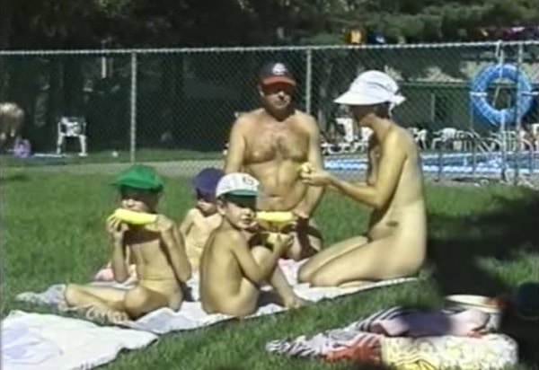 Sun Oasis vol.3 - family nudism video [720x544 | 00:16:31 | 168.68 MB] [ヌーディズムについて学ぶ]