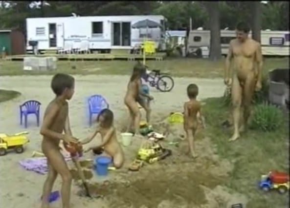 Sun Oasis vol 1 - family nudism video [720x544 | 00:15:25 | 293.04 MB] [ヌーディズムについて学ぶ]