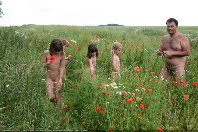 The nature of the nudist camp in Germany (Purenudism gallery) [ヌーディズムについて学ぶ]